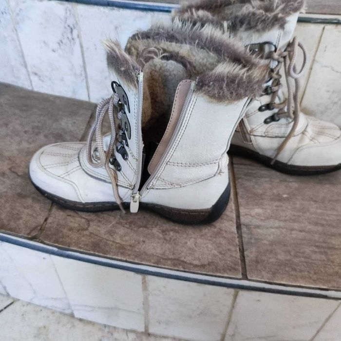 Боти апрески в бяло