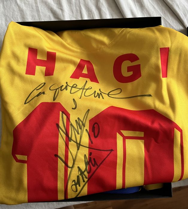 Vand tricou Semnat de G. Hagi si Inramat.Editie limitata