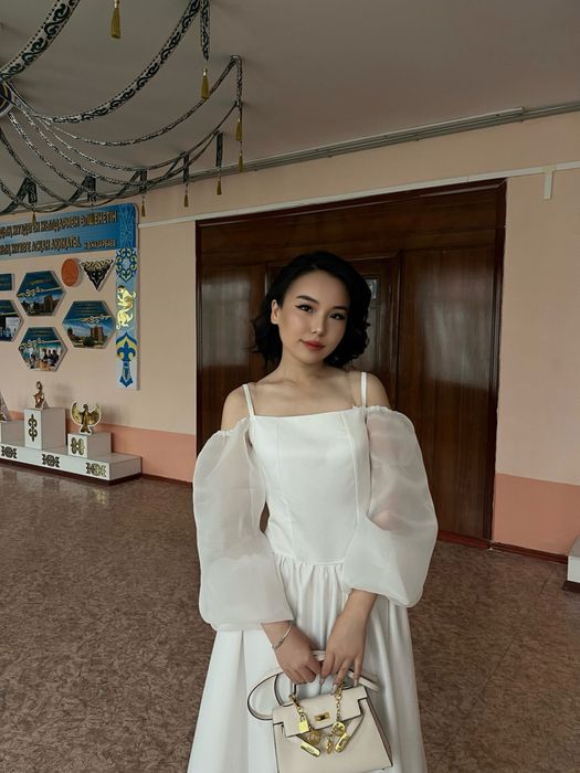 Продам красивое белое платье Состояние-отличное, без пятен почти новое