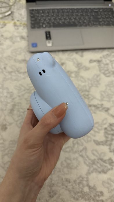 Instax mini 12 в голубом цвете