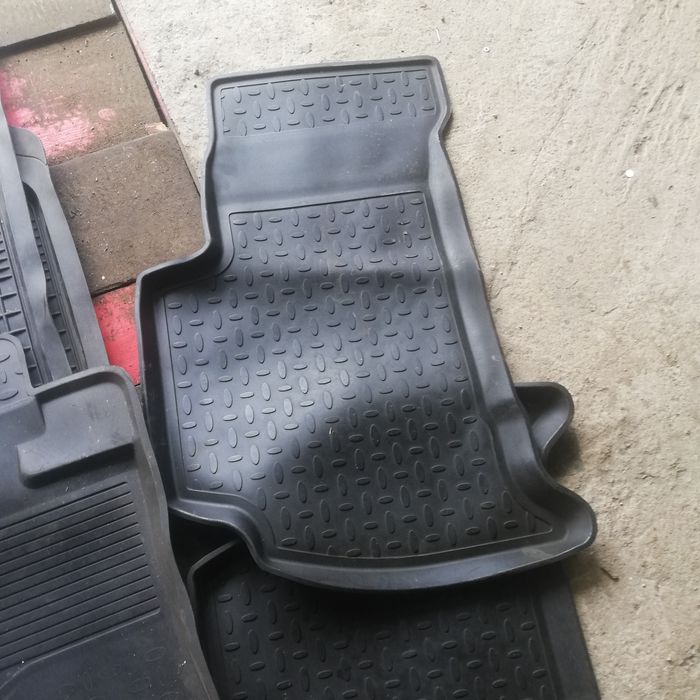 Коврики унирсальные в автомобиль