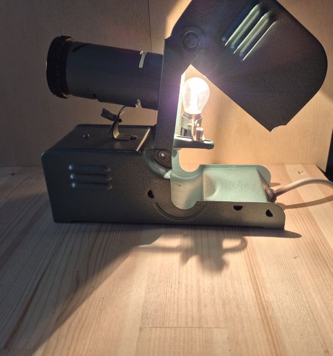 Прожекционен апарат "Пионер 01". Работи. Липса.