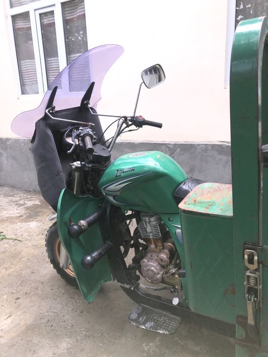 Motosikil lochin srochne sotiladi