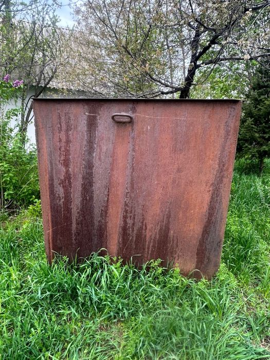 Продам в нормальном состоянии емкость для воды