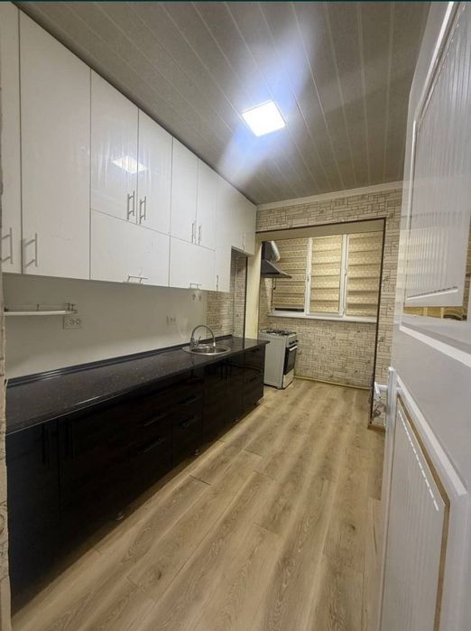 Продаётся 2х комнатная квартира на 1м этаже в 5ти этажном кирпичный до