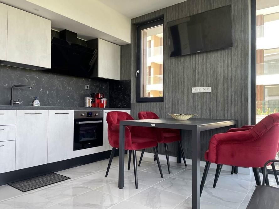 Дава се под наем Двустаен апартамент в Бургас, Сарафово - 80 кв.м за 816 € - Снимка #2