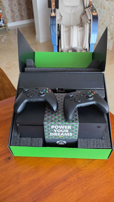 Xbox Series X 1TB SSD, 2 controllere, ca nou, la cutie