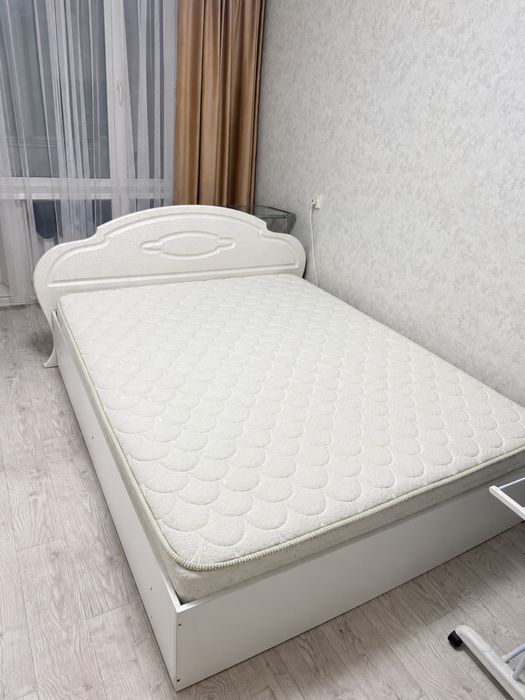 Кровать с матрасом