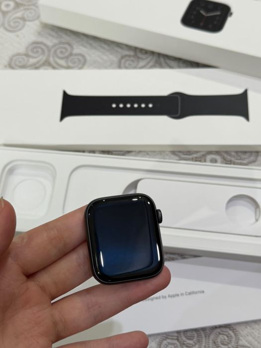 Продам apple watch SE