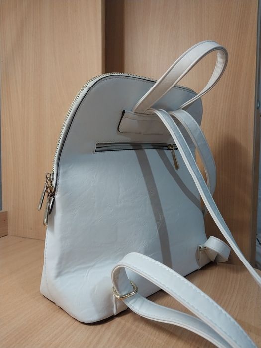 продам женскую сумку(рюкзак)