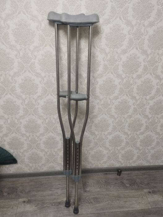 Продам не дорого  костыли