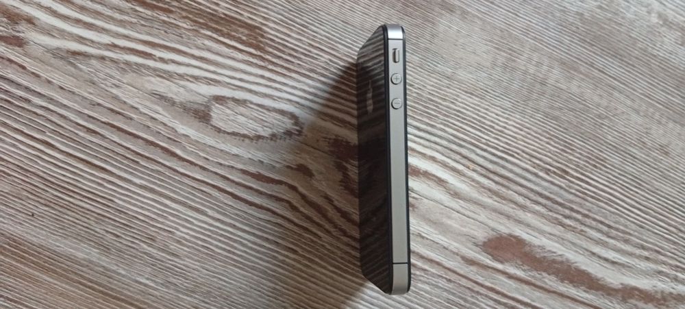 iPhone 4 с в идеальном состояние
