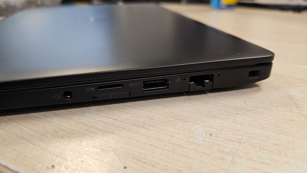 Dell Latitude 7280   Intel core i5/8GB Ram / 240gb NVME SSD