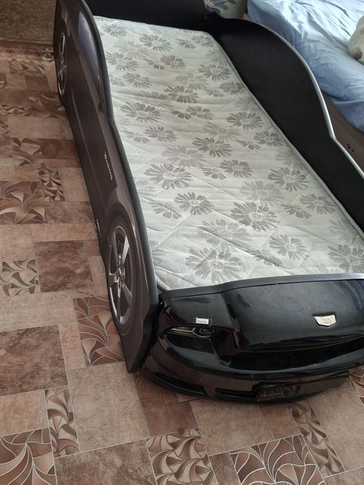 Продам машинку-кровать