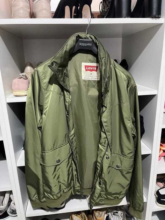 Geacă bomber marca Levi’s