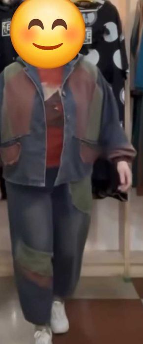 В продаже джинсовый костюм