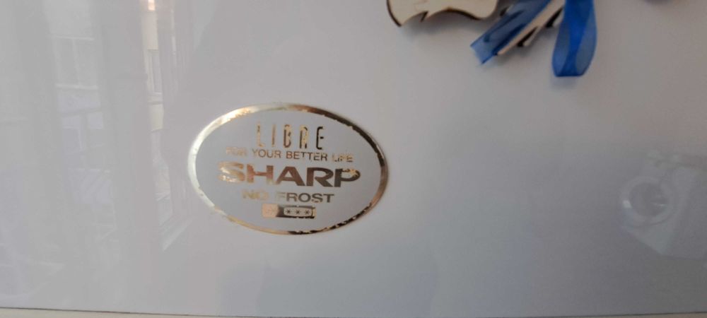 Хладилник Sharp с фризер