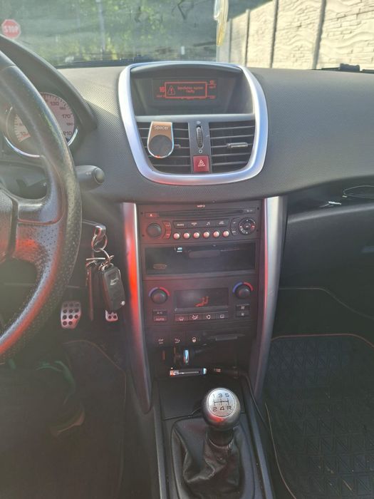 Vând Peugeot 207 CC diesel