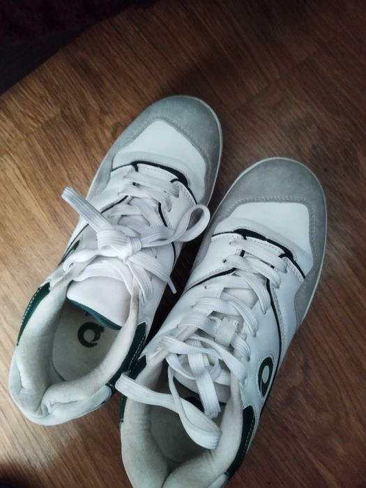 Продаю кроссовки