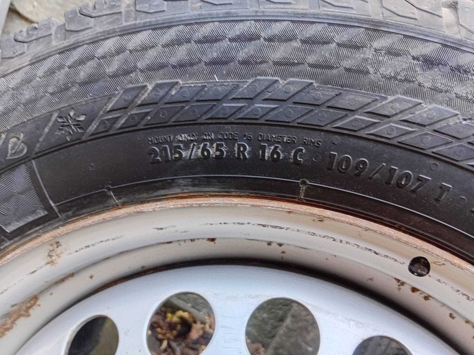 Set 4 jante cu anvelope iarnă 215/65 R16C - Volkswagen Transporter