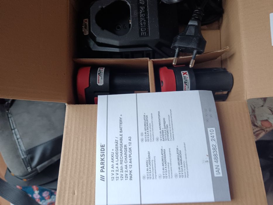 Зарядно + две батерии парксайд