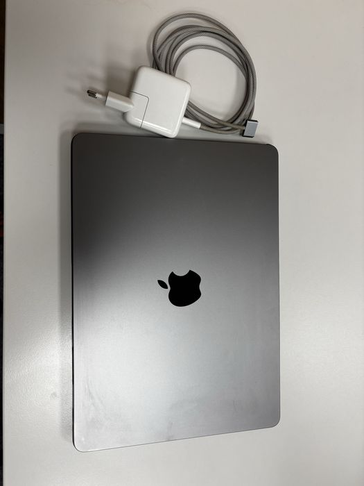 Продам Macbook Air M2 2022