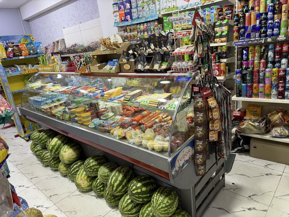 Витрина холодилник 3 метр Срочна сотилади