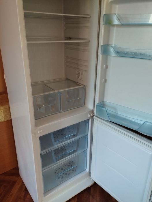 Холодильник Бирюса