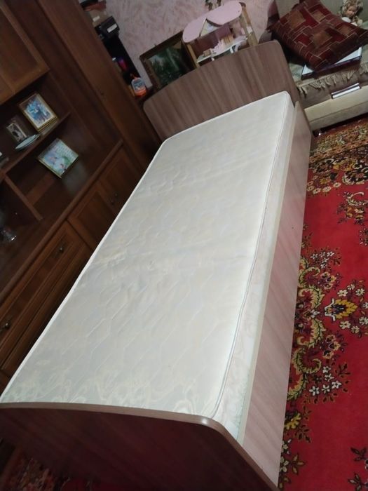 Продам односпальную кровать