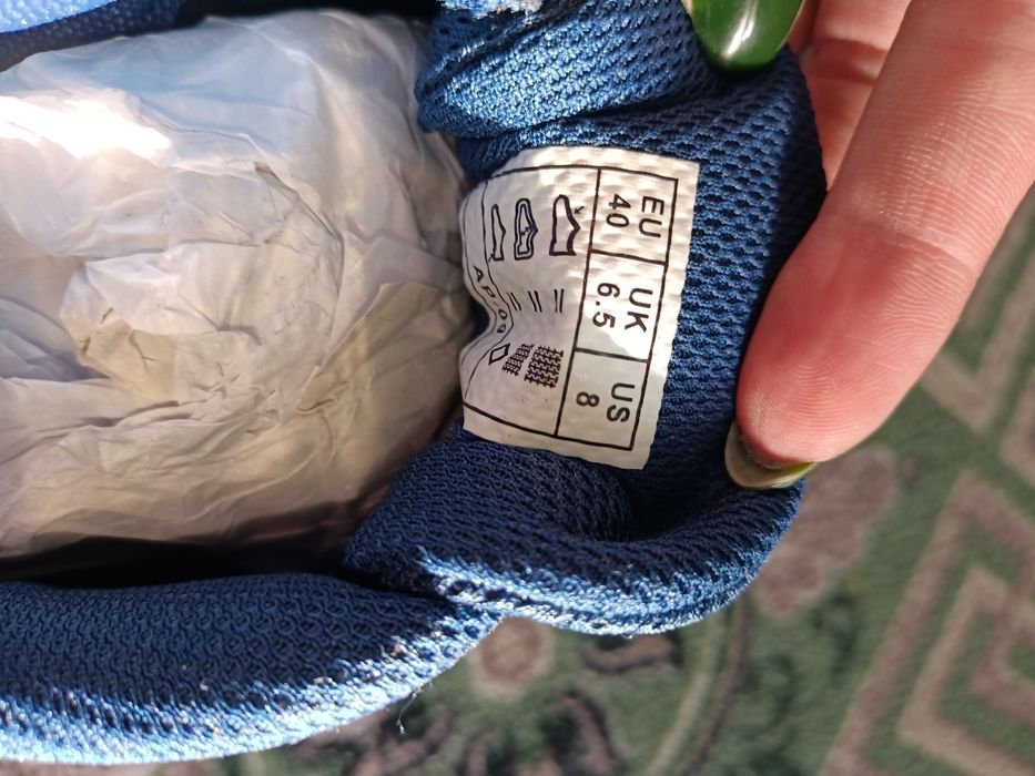 Кроссовки новые 40 размер