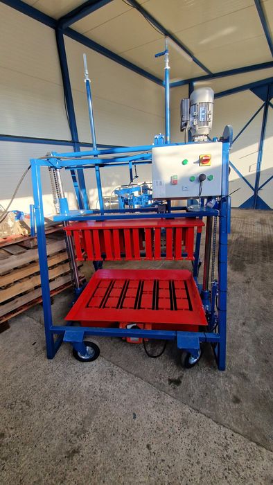 Promotie Presa/ Masina mobila boltari beton, boltari fundatie, boltari stalp -model SMART
