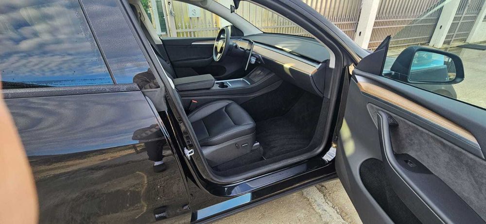 Tesla Model Y  2024 33,000km