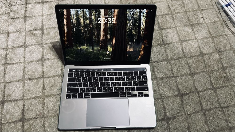Продам MacBook Pro Touch bar 2019