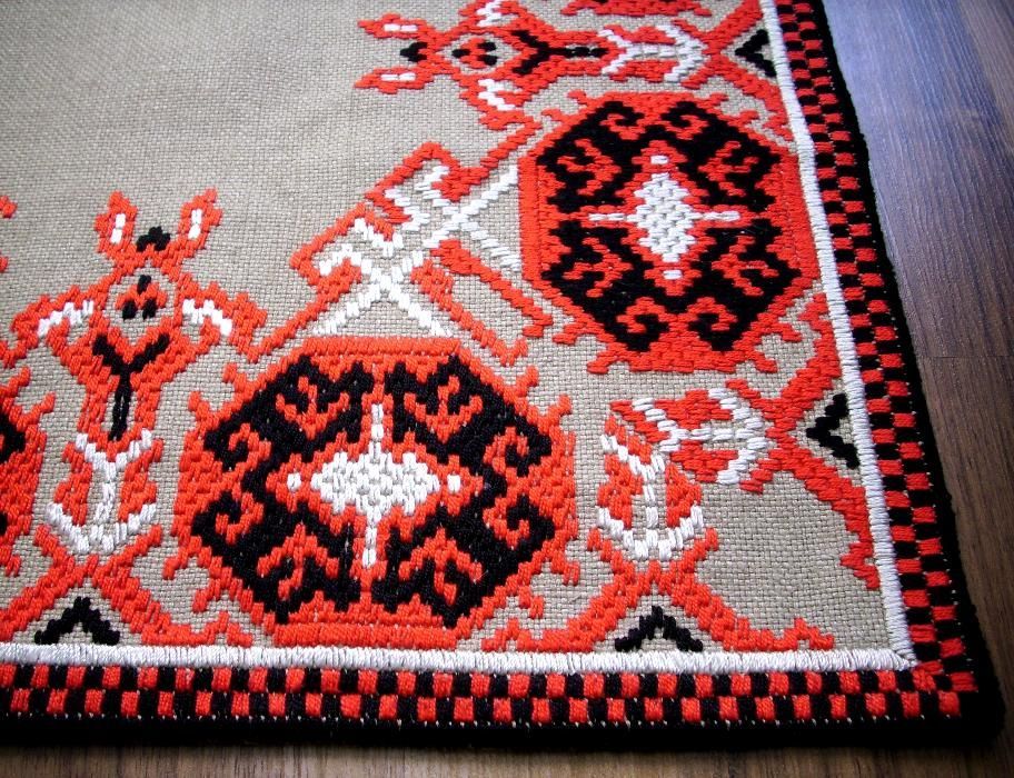 Каре българска шевица ръчна бродерия везба