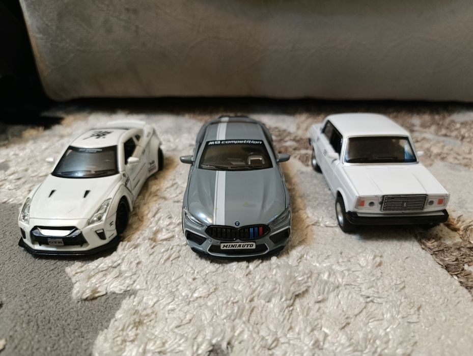 Металлические машинки коллекционные