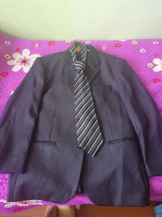 Продам костюм тройку, 46-48 размер.
