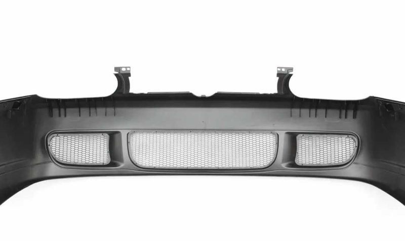 Предна броня за Golf 4 - R32 с пластмасови мрежи - На склад