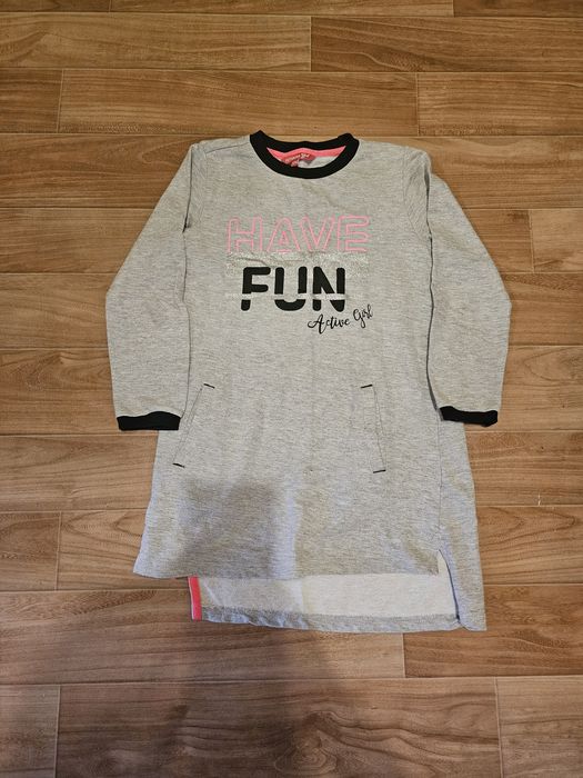 Продам одежду для девочки пакетом  на 6-8 лет