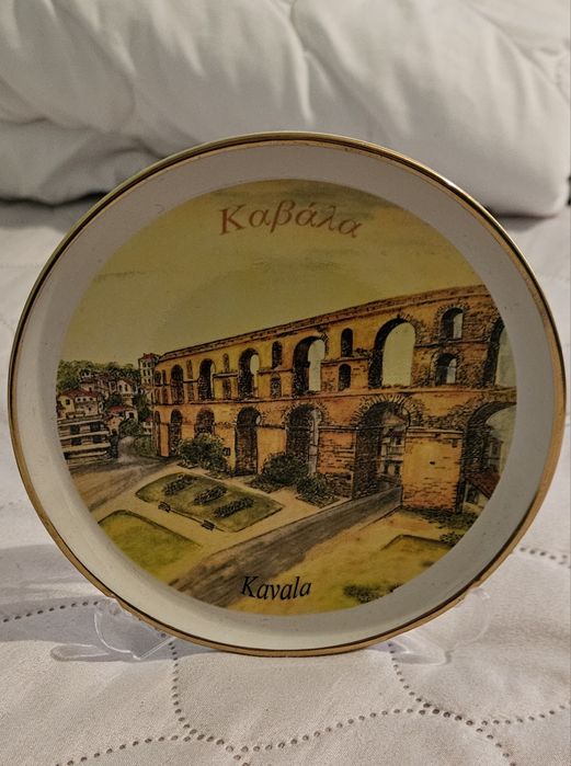 Чинийки и сувенири от България и чужбина