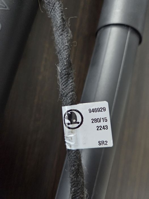 Амортисьори за багажник шкода суперб