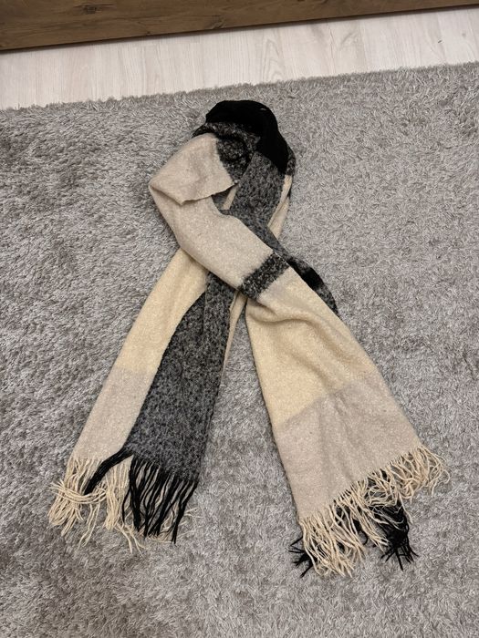 Дамски вълнен шал Zara