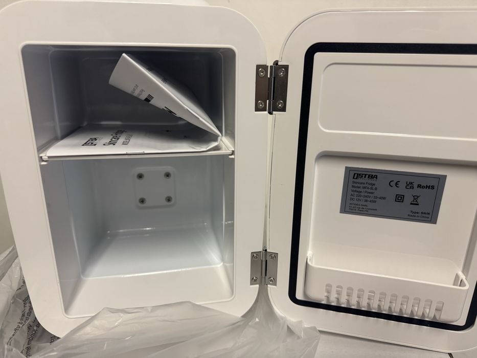 НОВ мини хладилник на 12в и на 220в