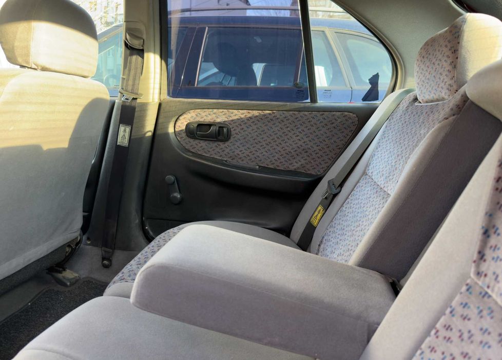 Nissan Primera Invitation P10 Hatchback 1995 1.6 DOHC