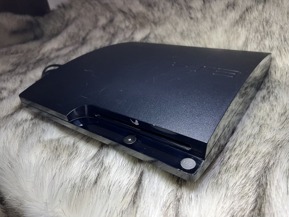 PlayStation 3 + 2 controllere + FIFA 11 – stare bună
