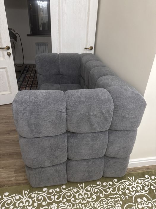 Диван серого цвета