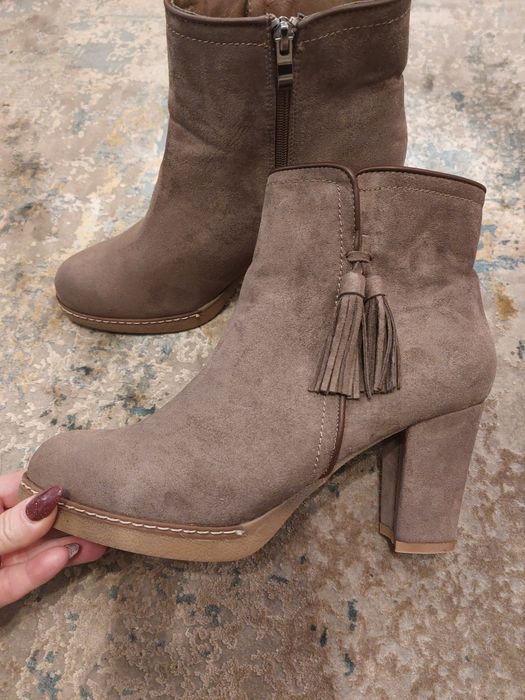 Cizme mărime 41. Noi.