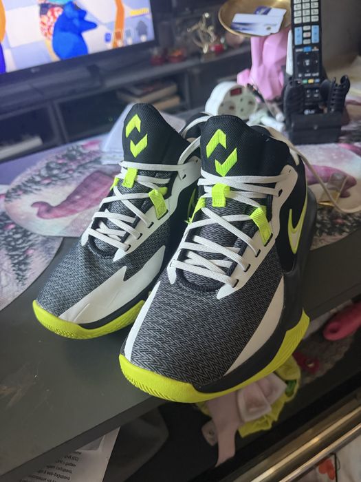 Продавям маратонки nike 40 номер