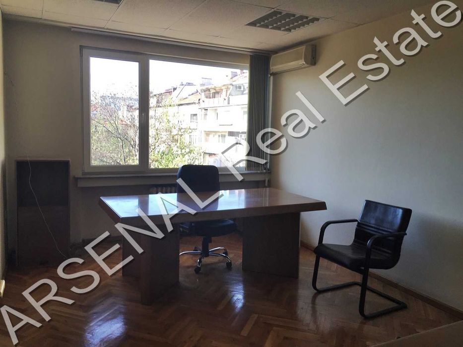 Офис под наем, Център