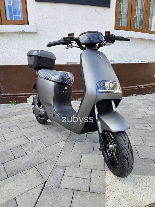 Scuter electric autonomie mare baterie 30Ah  bluetooth 50km/h 900w