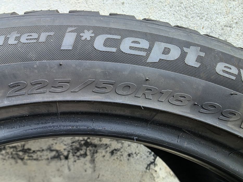 Vând două anvelope de iarna hankook 225 50 18  dot 2922